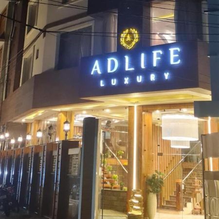 Hotel Adlife Luxury Srīnagar Esterno foto