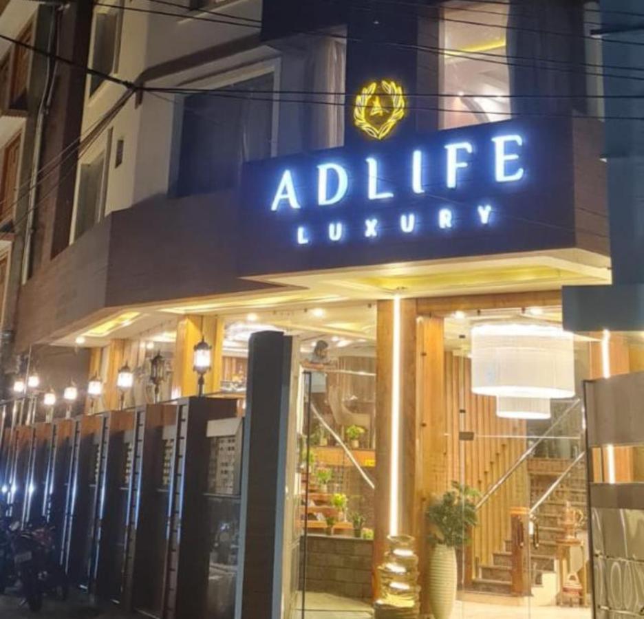 Hotel Adlife Luxury Srīnagar Esterno foto